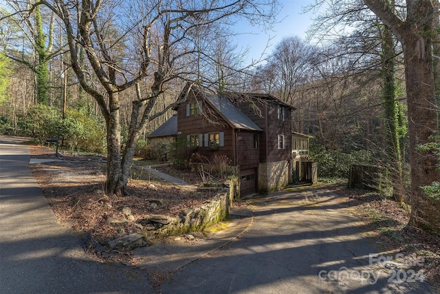 view of front of property featuring a garage