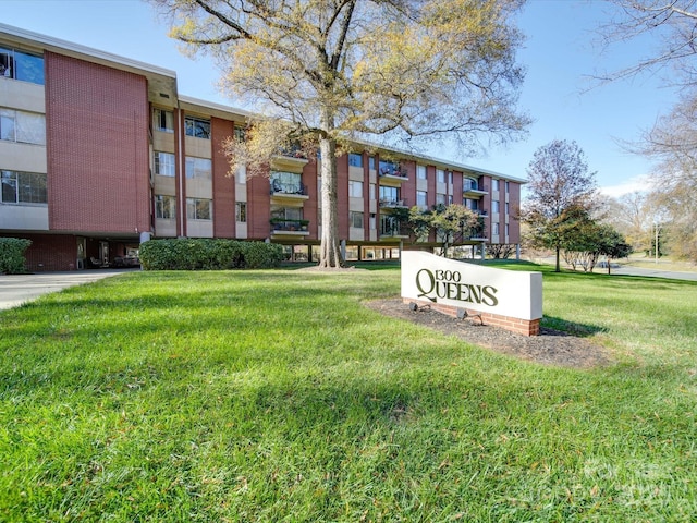 view of community featuring a lawn