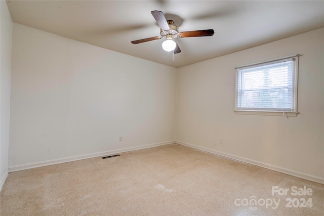 carpeted empty room featuring ceiling fan