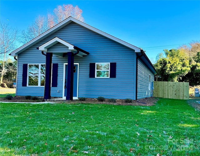 bungalow-style home featuring a front lawn