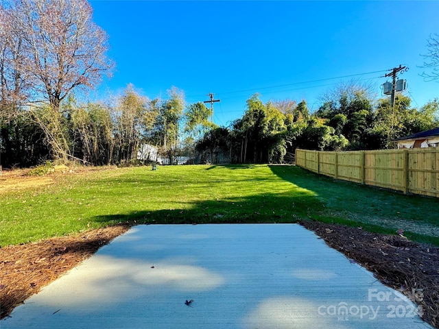 view of yard with a patio