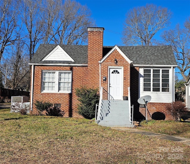 view of front of property with a front lawn