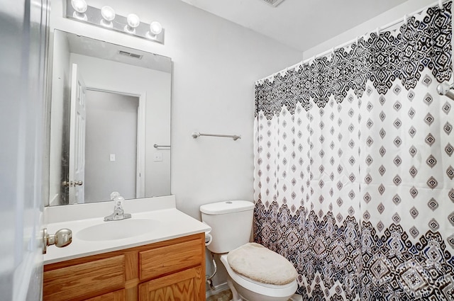 bathroom with a shower with curtain, vanity, and toilet