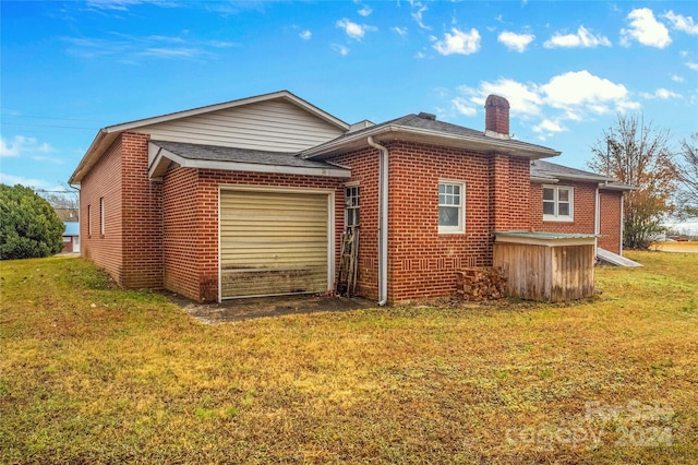 rear view of house featuring a yard