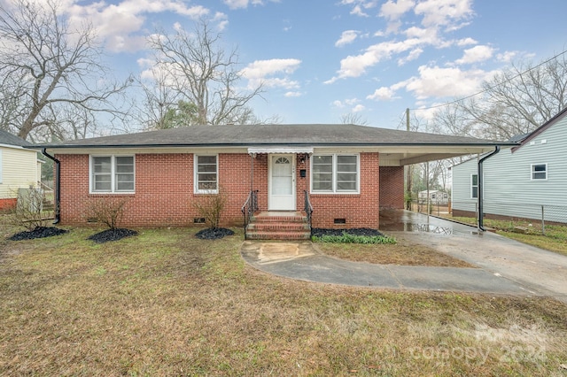 view of front of property with a front lawn and a carport