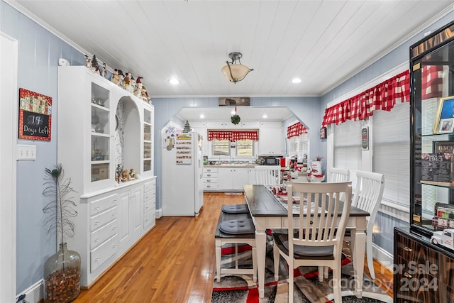 dining room with wooden ceiling, light hardwood / wood-style floors, ornamental molding, and sink