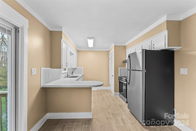 kitchen with sink, crown molding, kitchen peninsula, white cabinetry, and stainless steel appliances