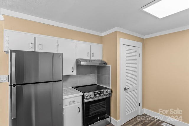 kitchen featuring dark wood-type flooring, electric range oven, stainless steel fridge, crown molding, and white cabinets