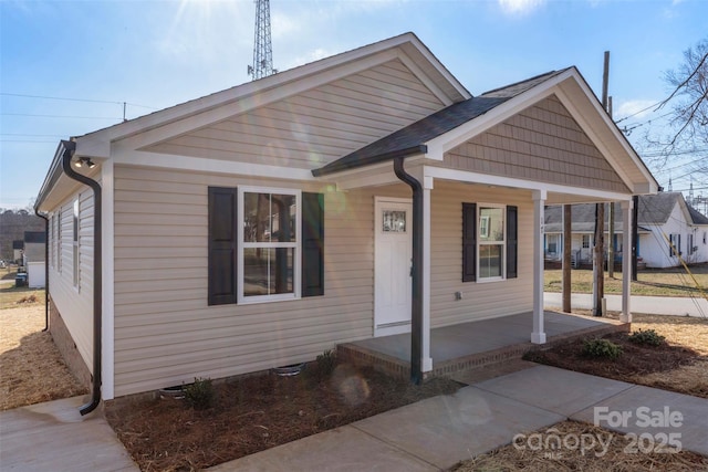 view of front of property with covered porch