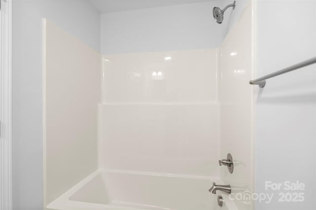 bathroom featuring shower / tub combination