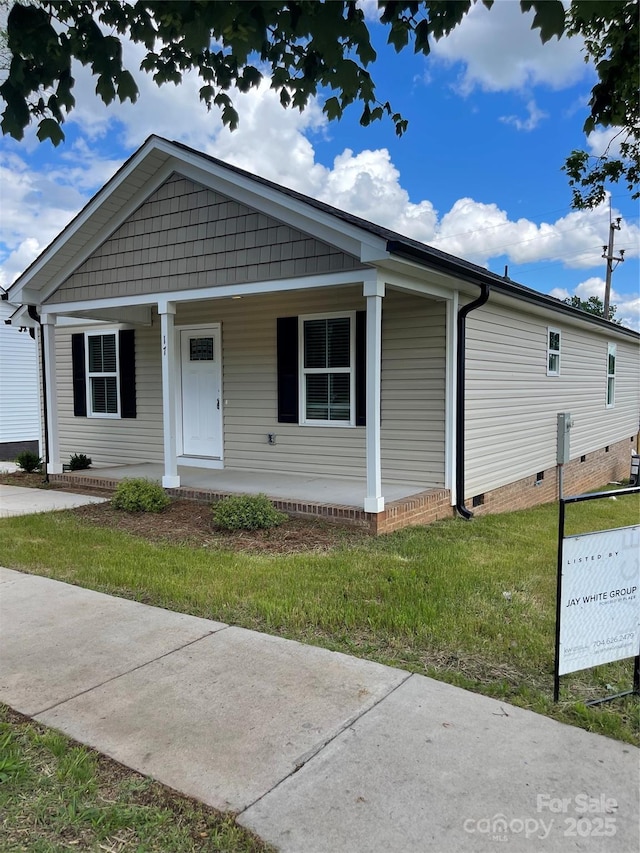 17 N Arlington St, Salisbury, NC 28144 - view of front of home with crawl space, a porch, and a front yard