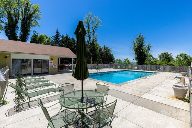 view of swimming pool featuring a patio