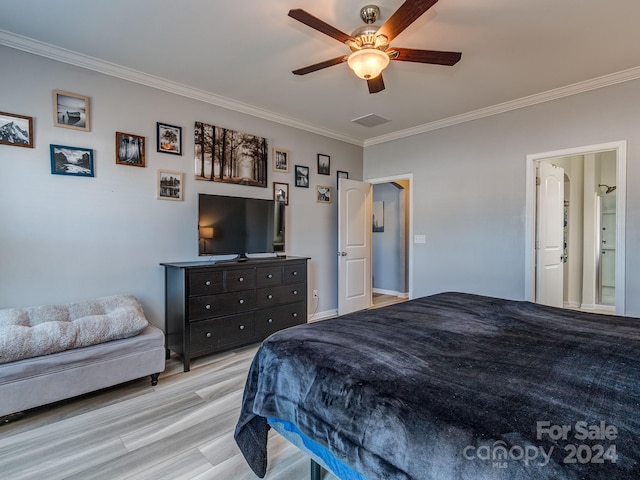 bedroom featuring light hardwood / wood-style flooring, ceiling fan, and crown molding