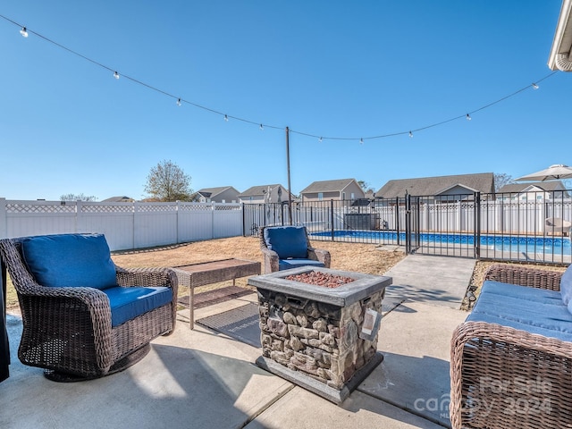 view of patio with an outdoor fire pit