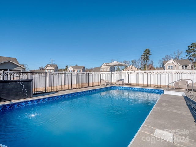 view of swimming pool