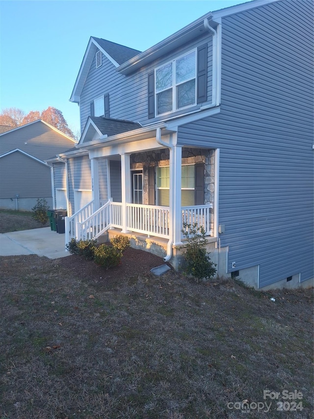 view of front of house with covered porch