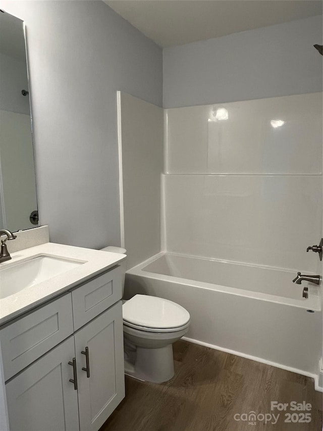718 Park Ave, Salisbury, NC 28144 - full bathroom with wood finished floors, toilet, vanity, and bathing tub / shower combination