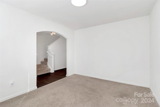 view of carpeted spare room