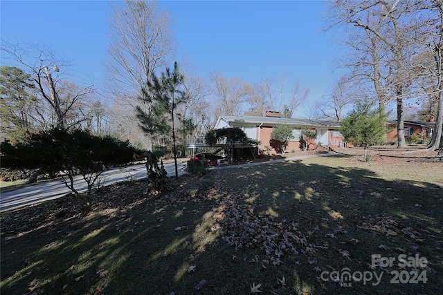 exterior space featuring a front yard