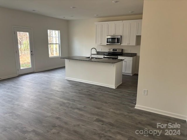 kitchen featuring sink, dark wood-type flooring, an island with sink, white cabinets, and appliances with stainless steel finishes