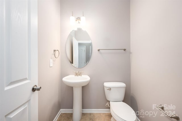 bathroom featuring toilet