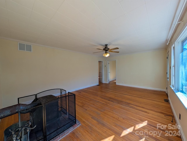 living room featuring crown molding, ceiling fan, and light hardwood / wood-style floors