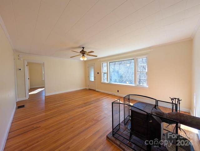 living room with ceiling fan, ornamental molding, and hardwood / wood-style flooring