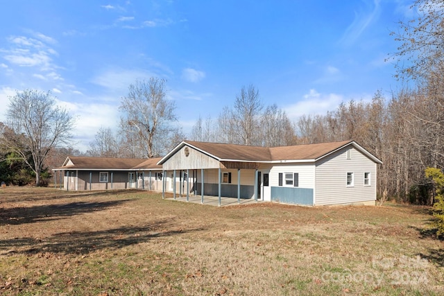 view of front of home with a front yard