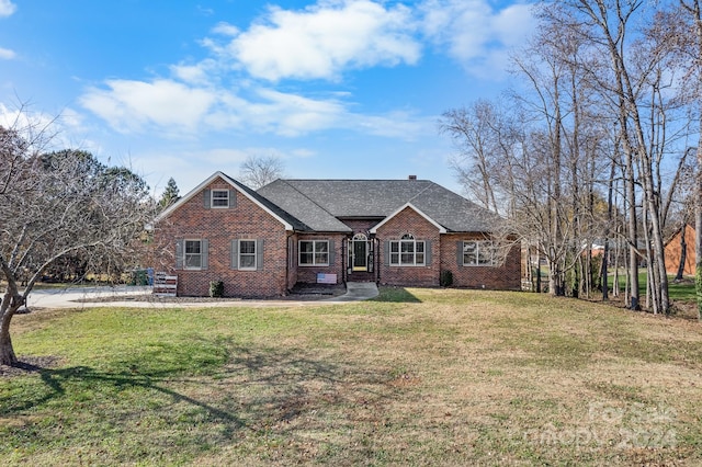 view of front of home with a front lawn