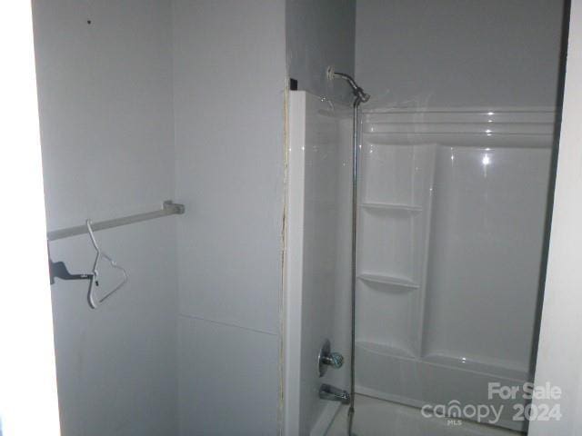 bathroom with shower / bathtub combination