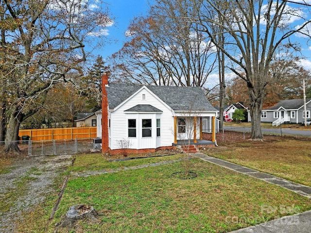 bungalow-style home featuring a front lawn