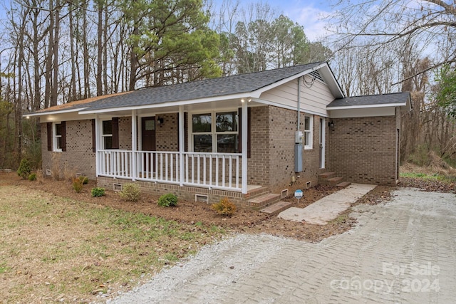 ranch-style home featuring covered porch