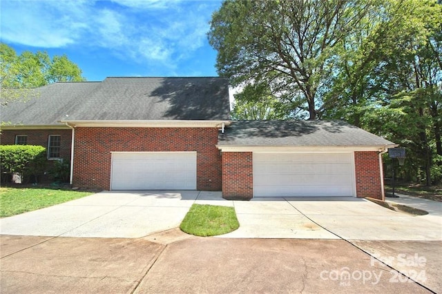 view of front facade with a garage