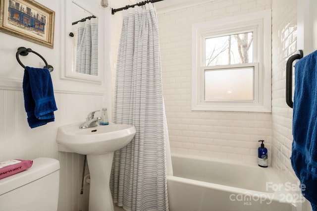 full bathroom with toilet, sink, and shower / tub combo with curtain