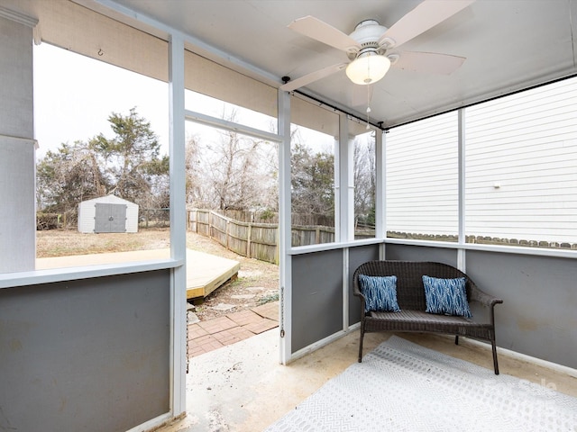 sunroom / solarium with ceiling fan