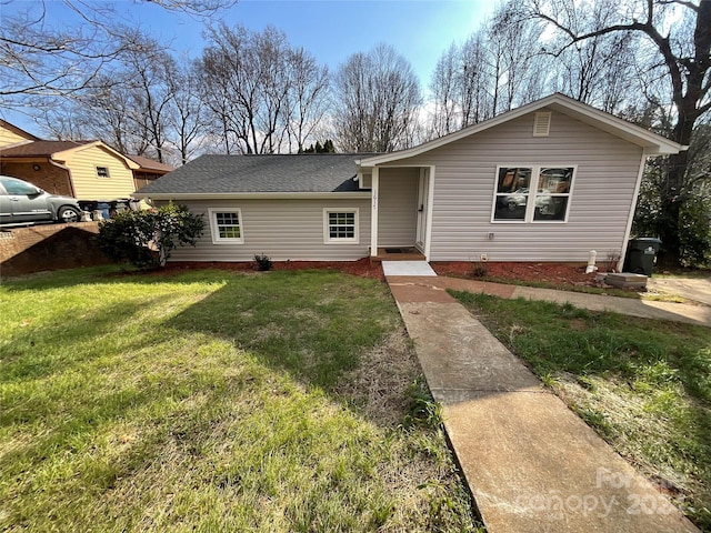 single story home featuring a front yard