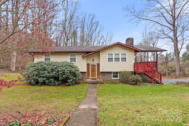 view of front of property with a front lawn