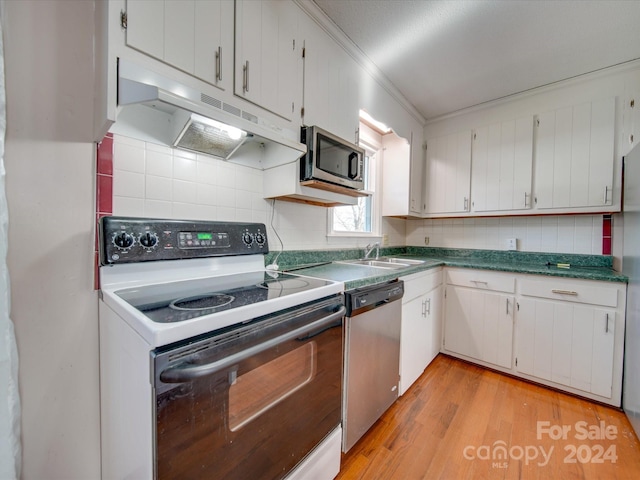 kitchen featuring stainless steel appliances, backsplash, light hardwood / wood-style floors, white cabinets, and ornamental molding