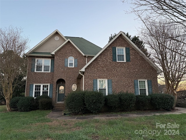 view of front of house featuring a front yard