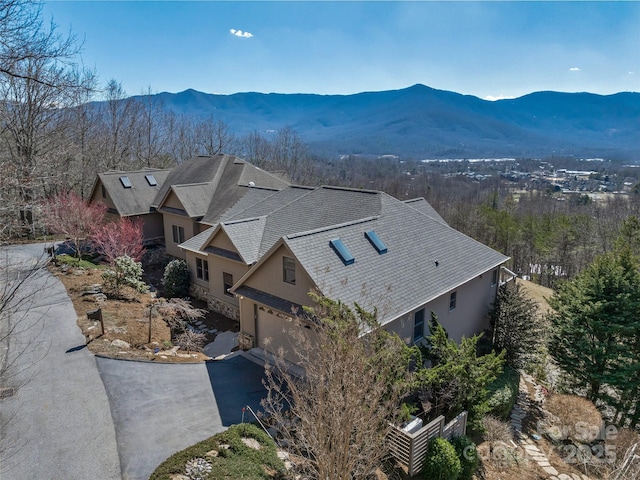 drone / aerial view with a mountain view