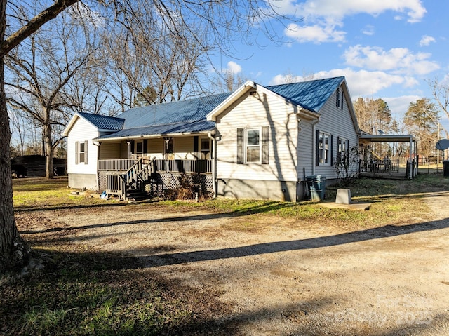 view of front of house featuring covered porch