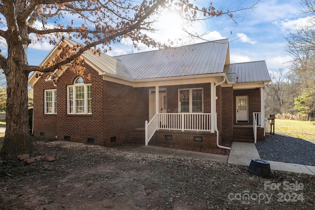 view of front facade with covered porch