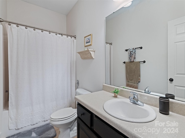 full bathroom featuring shower / tub combo with curtain, vanity, and toilet