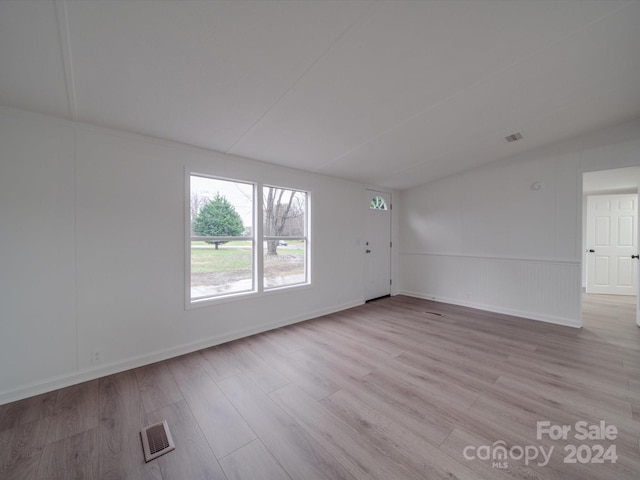 empty room featuring light hardwood / wood-style flooring