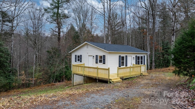 view of front of property featuring a wooden deck