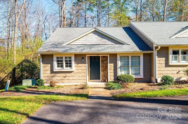 view of front of property