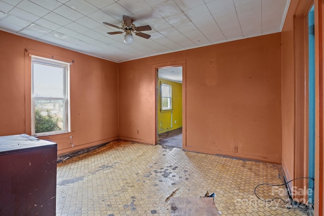 empty room featuring ceiling fan