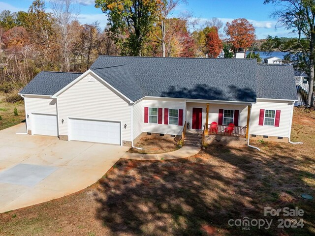 view of front of property with covered porch and a garage