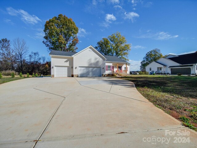 view of front of house featuring a garage and a front lawn