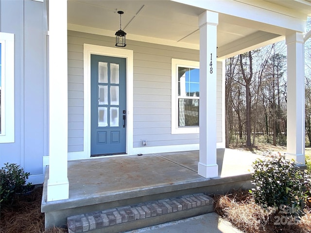 property entrance featuring a porch